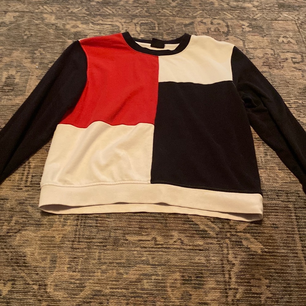Empyre large red white black crew neck
